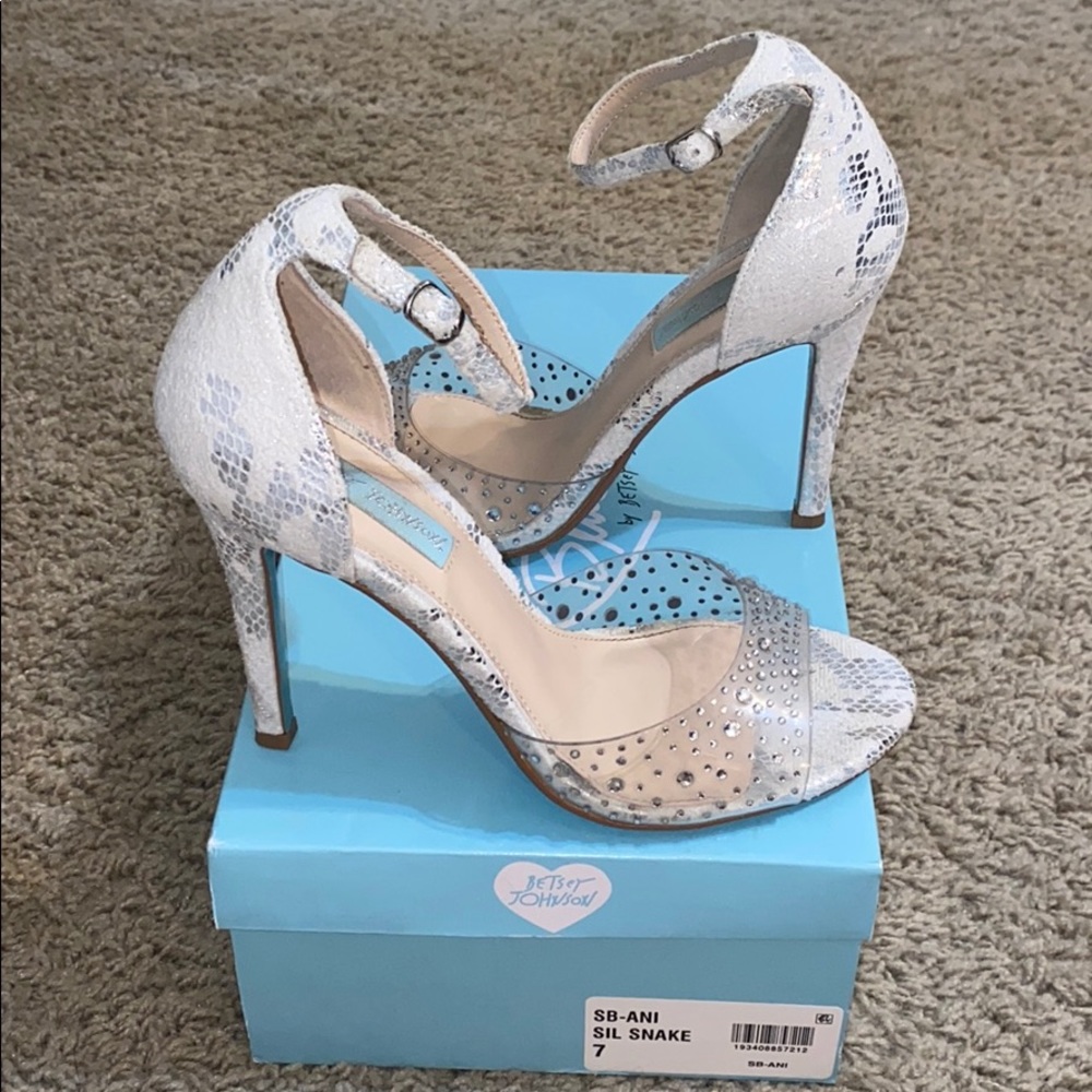 LIKE NEW - Betsy Johnson - Silver/White Sandals